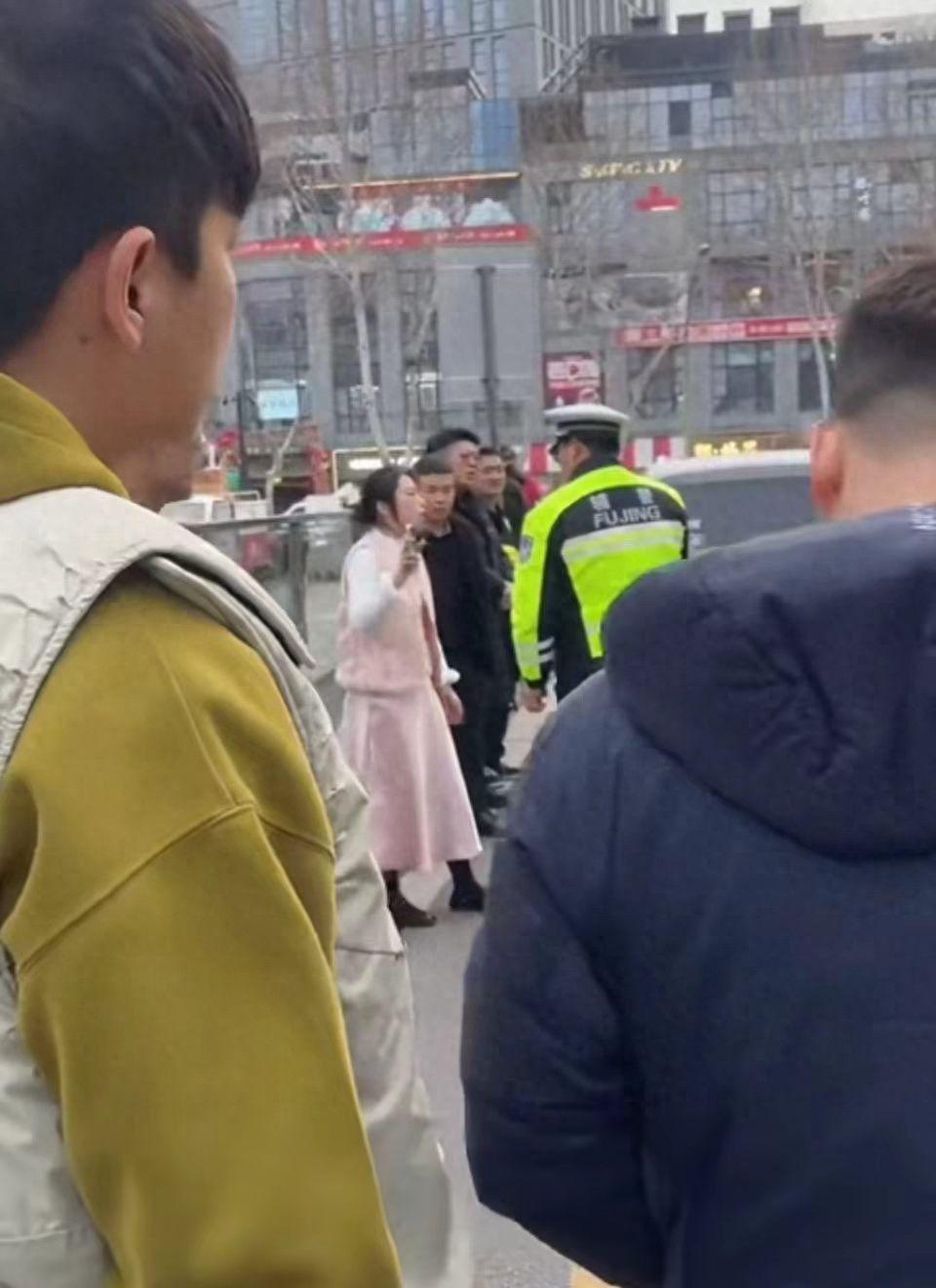 米兰体育app下载-扬州一女子车祸被打后续：长相曝光，人无赖嘴恶毒，全家受到舆论