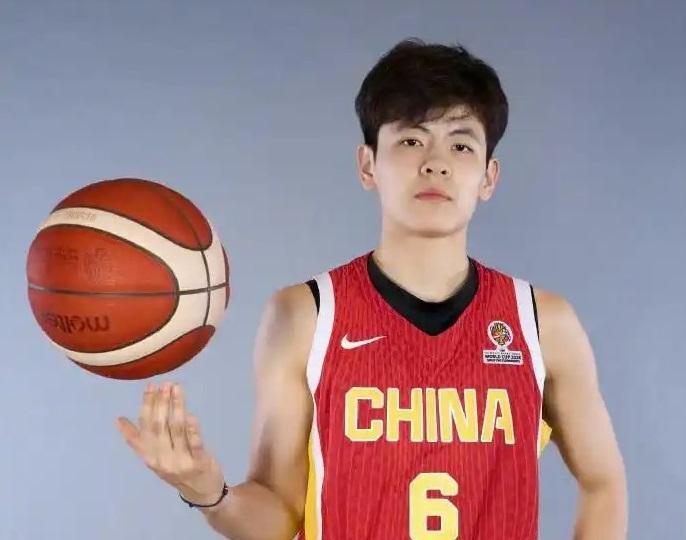 米兰体育官方入口-接棒！杨舒予成为中国女篮新队长