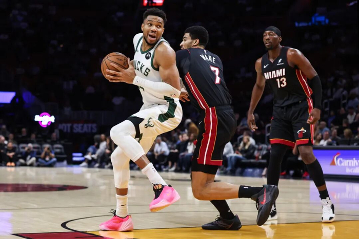 米兰体育登录入口-记者答疑：“为何NBA球队愿意为合同仅剩一年的巨星倾尽所有？”|热火|扬尼斯-阿德托昆博|迈阿密热火队|自由球员|扬尼斯_新浪体育_新浪新闻